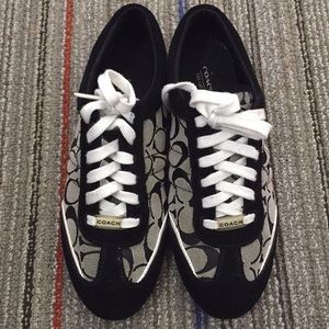 Woman’s Dillon black & white Coach shoes sz 8.5